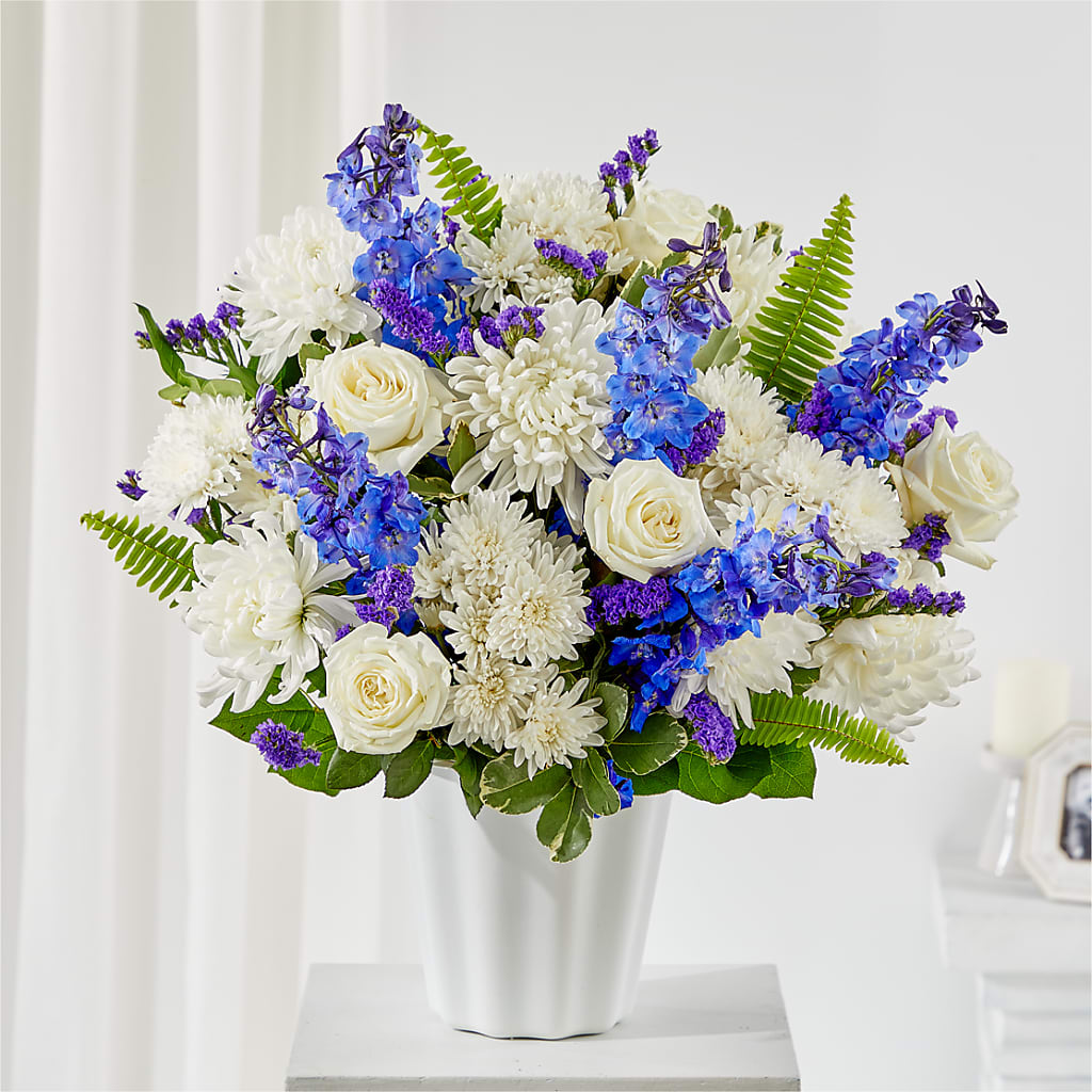 Hold Dear Tabletop Basket – Pt Passionate Florist, Monroe WA