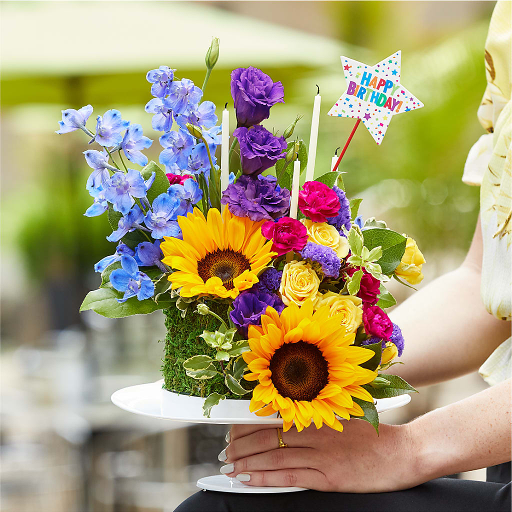 Star of the Day Floral Cake –  Pt Passionate Florist, Monroe WA